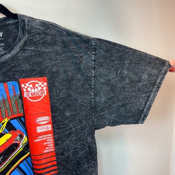 Nascar Men's Racing Graphic T-Shirt Black Acid Wash Stock Car Crew Neck Sz Large - Picture 4 of 9